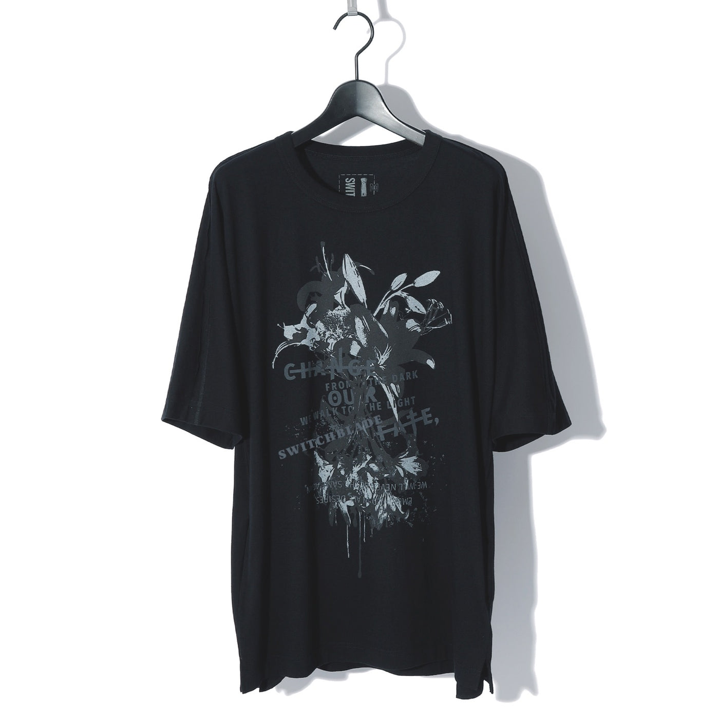 DARK LILIES GRAPHIC TEE w/POCKETS / BLACK