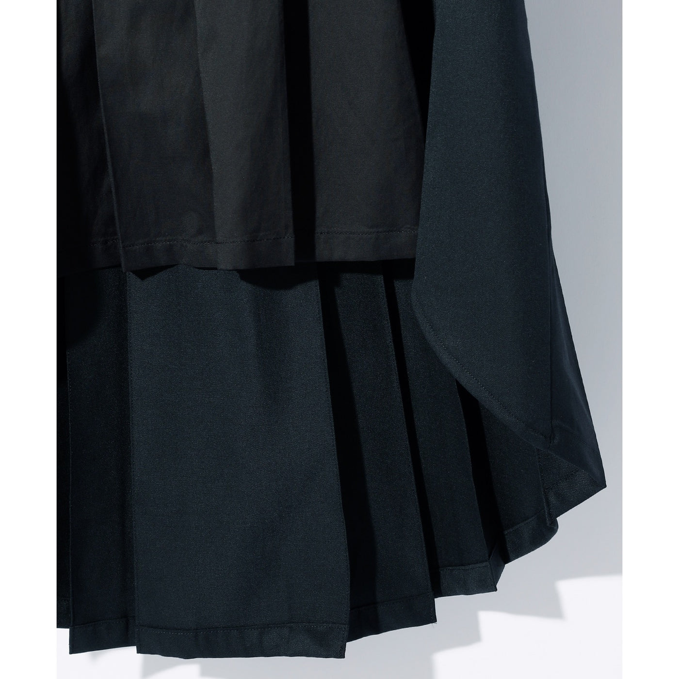 PLEATED TAILCOAT w/STUDS / BLACK