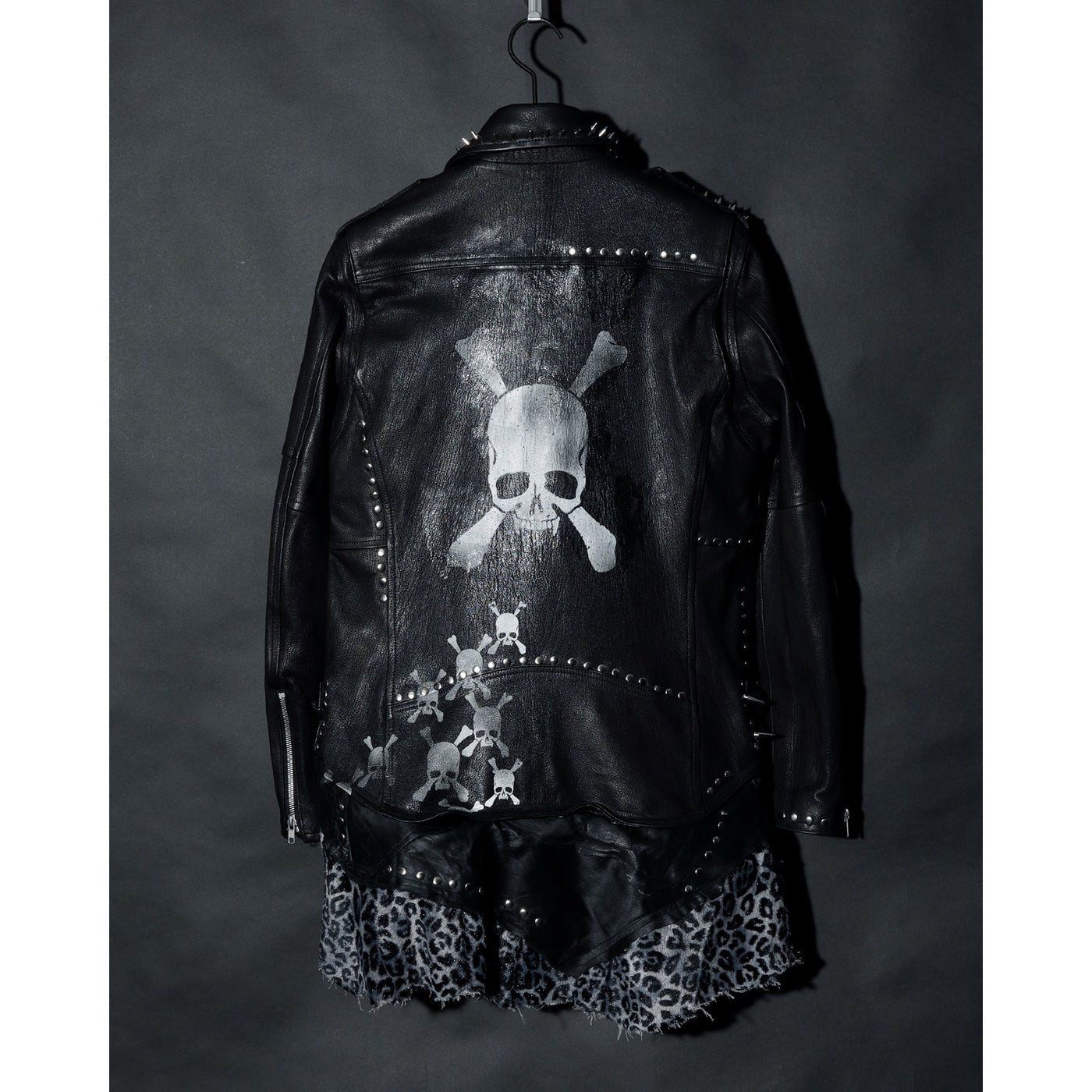 ロエンRoenスカル刺繍 ライダースジャケット Roen(ロエン) REMAKE STUDS WHITE LEO SKULL RIDERS JKT / BLACK