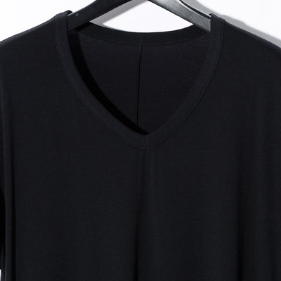 BEATENNJIKU Flare V-Neck T-Shirt / Black