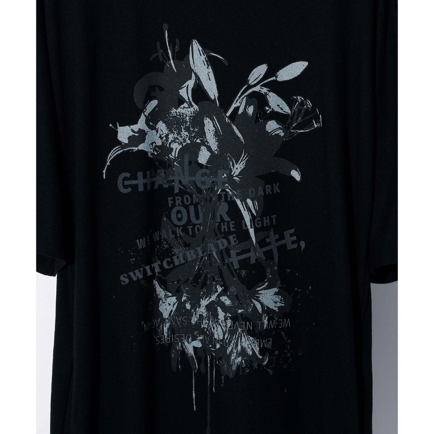 DARK LILIES GRAPHIC TEE w/POCKETS / BLACK