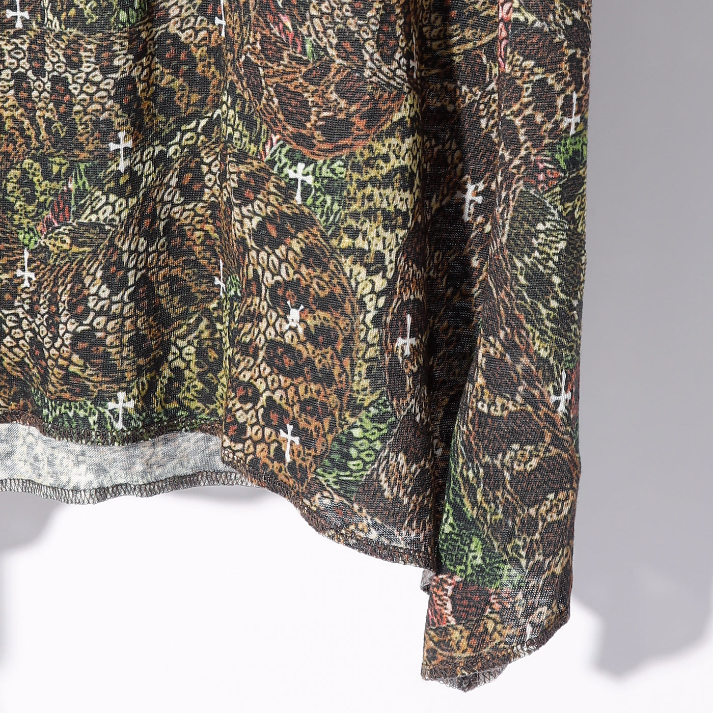 SNAKE CAMO BACK CUT NOSLEEVE / MIX