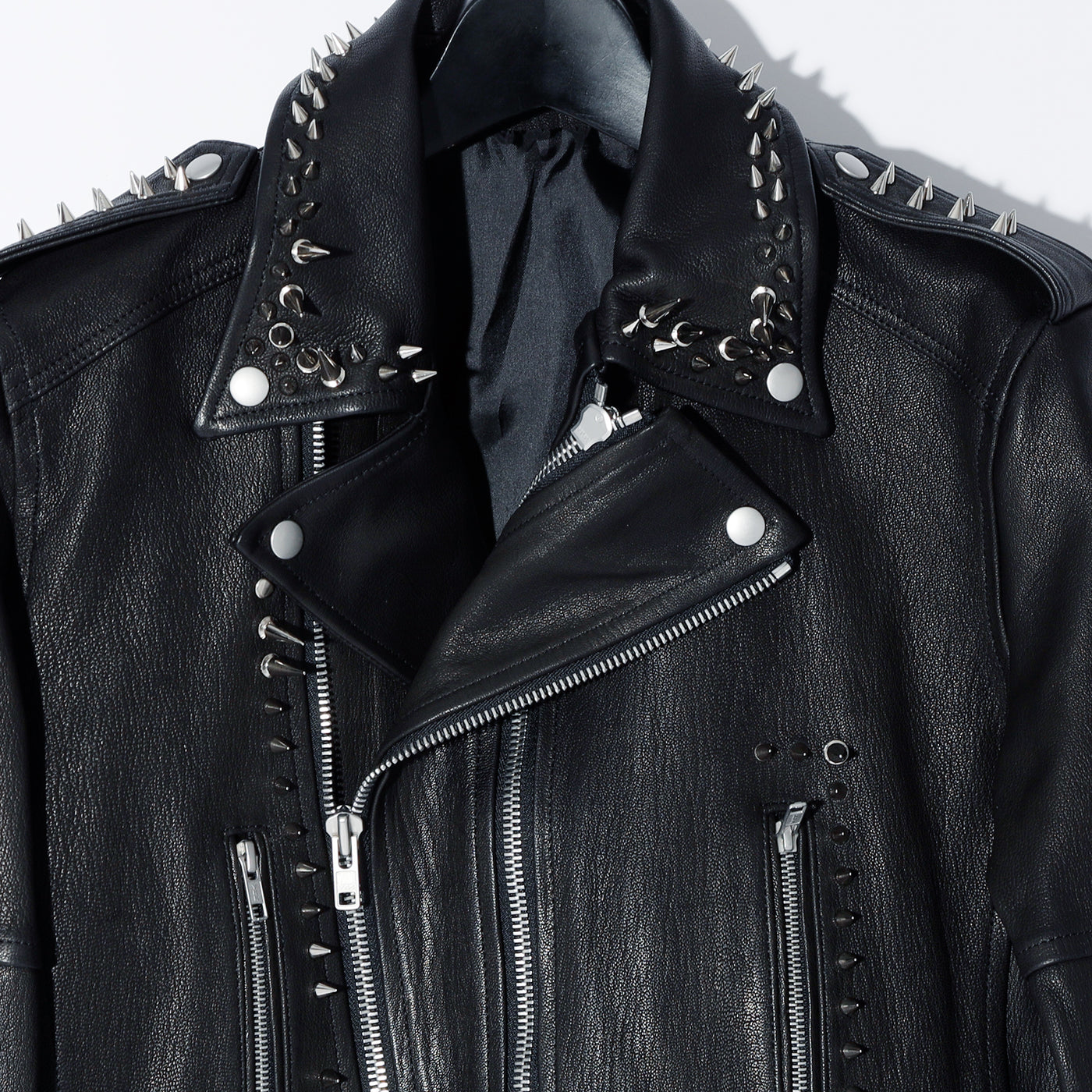 Roen(ロエン) REMAKE STUDS WHITE LEO SKULL RIDERS JKT / BLACK – ANRE-R SALON