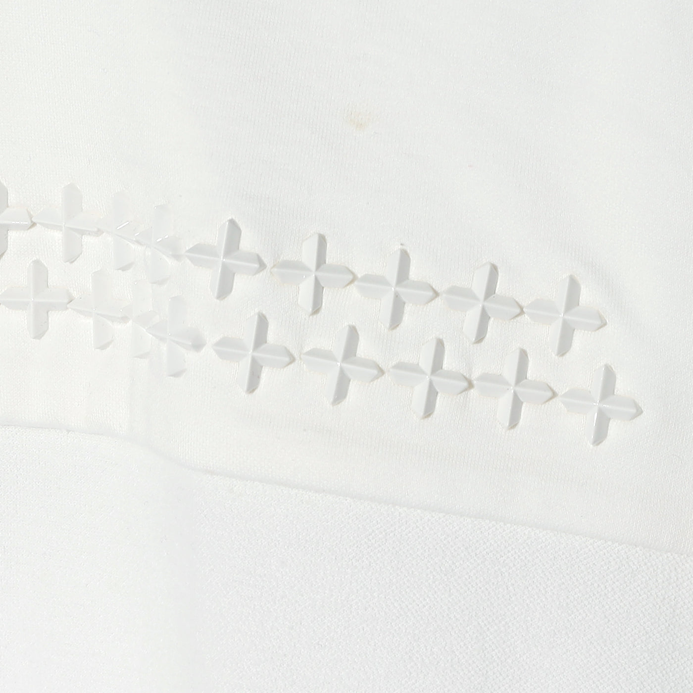 COMPACT PILE CROSS STUDDED SHORT SLEEVE / A:WHITE