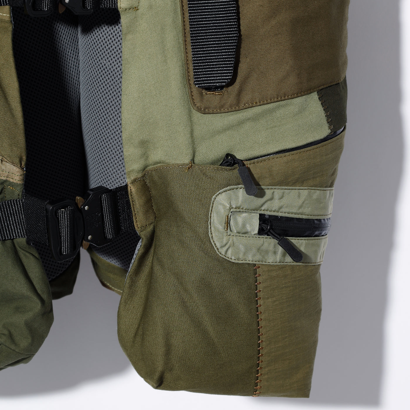 REMAKE PATCH WORK TACTICAL BODYBAG VEST / A:MIX KHAKI PATCH WORK