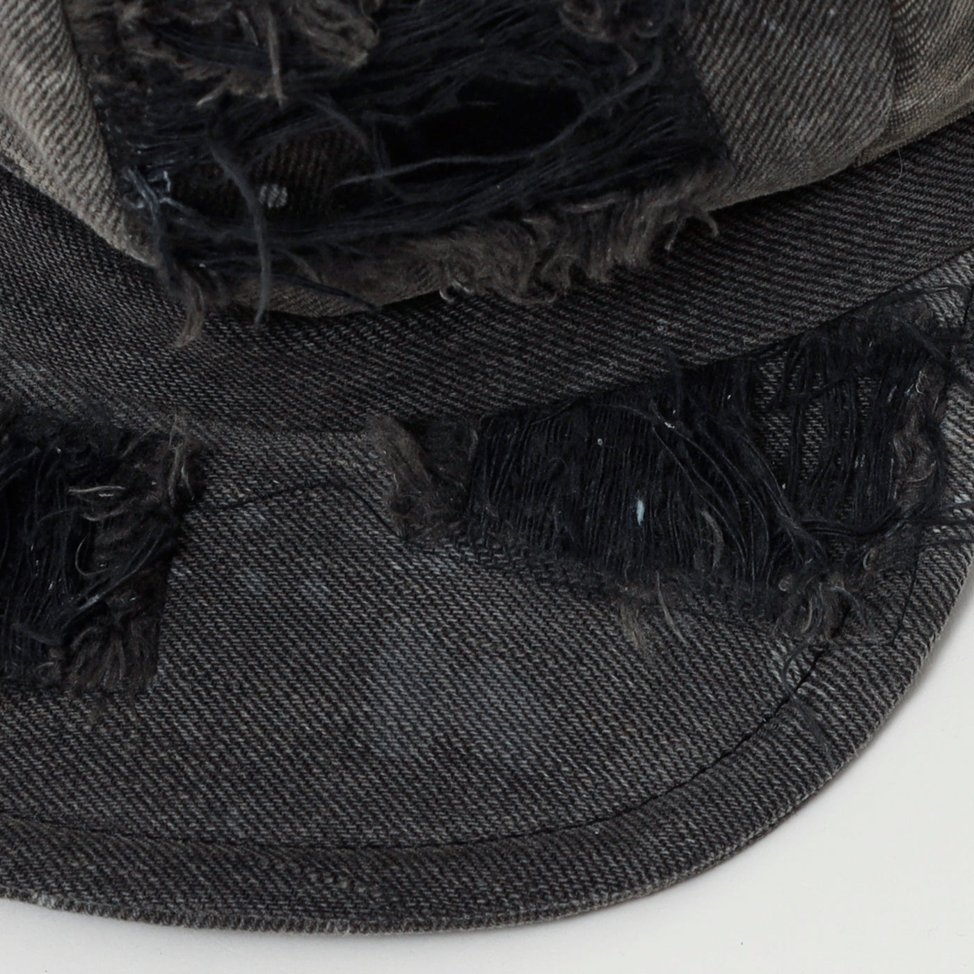 Painting & Damaged Denim Casquette / BLACK