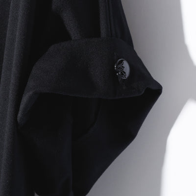 BEATENNJIKU Flare V-Neck T-Shirt / Black