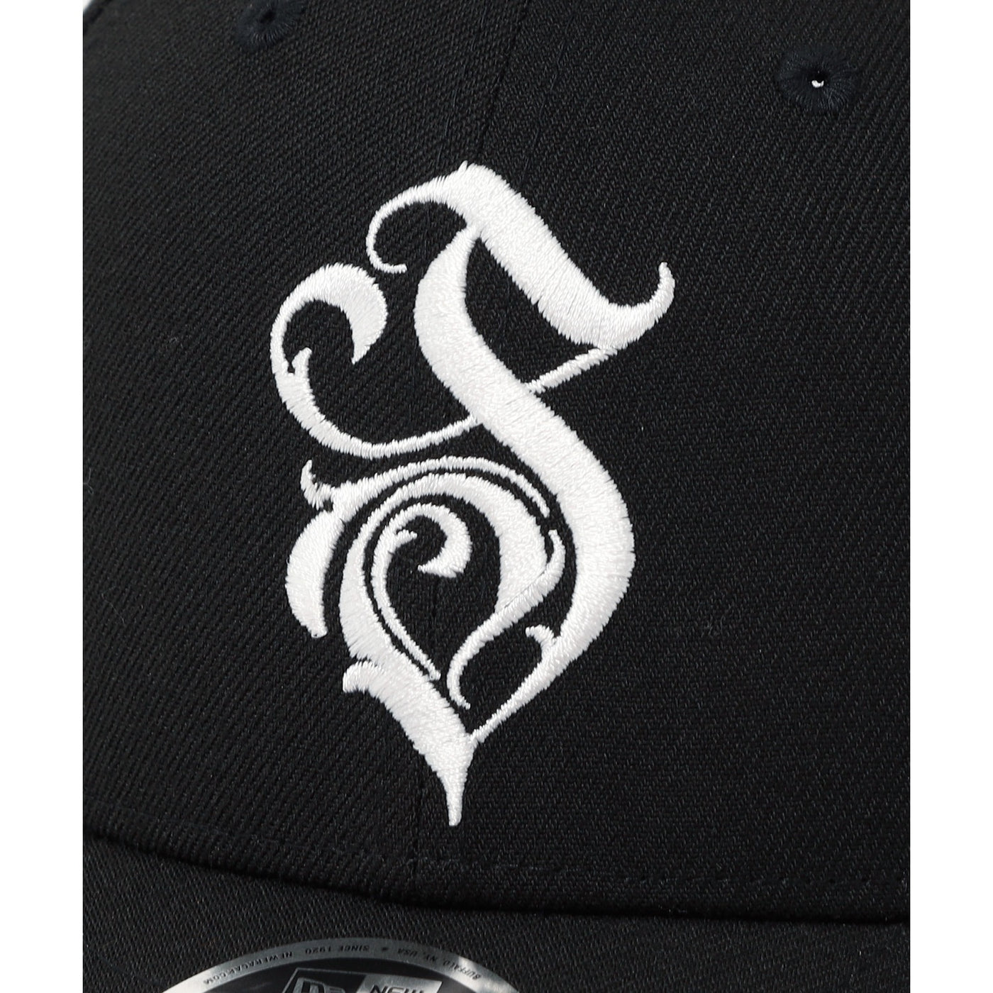 SWITCHBLADE × NEW ERA® ORNATE S BASEBALL CAP / BLACK