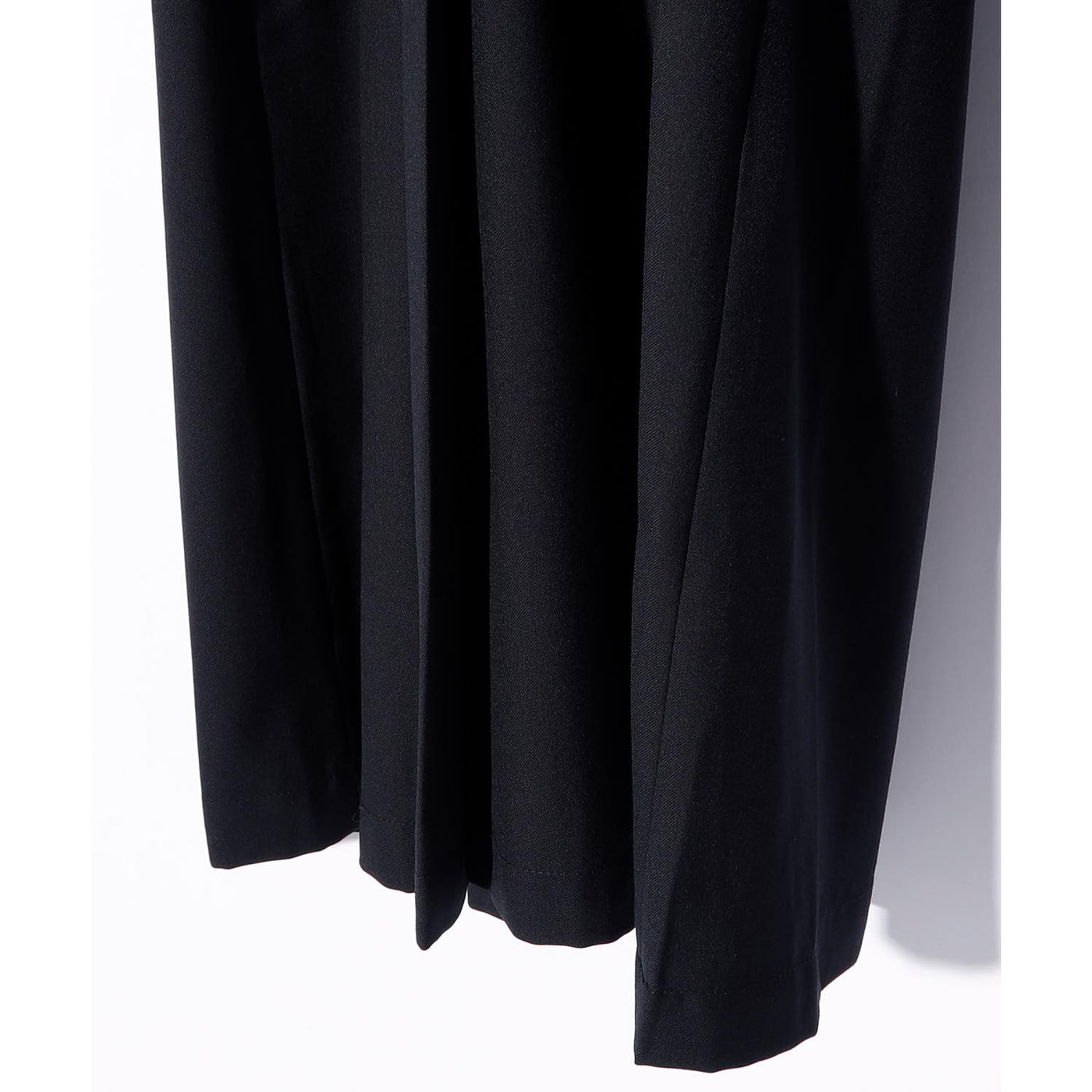 WIDE-FIT PLEATED PT / BLACK