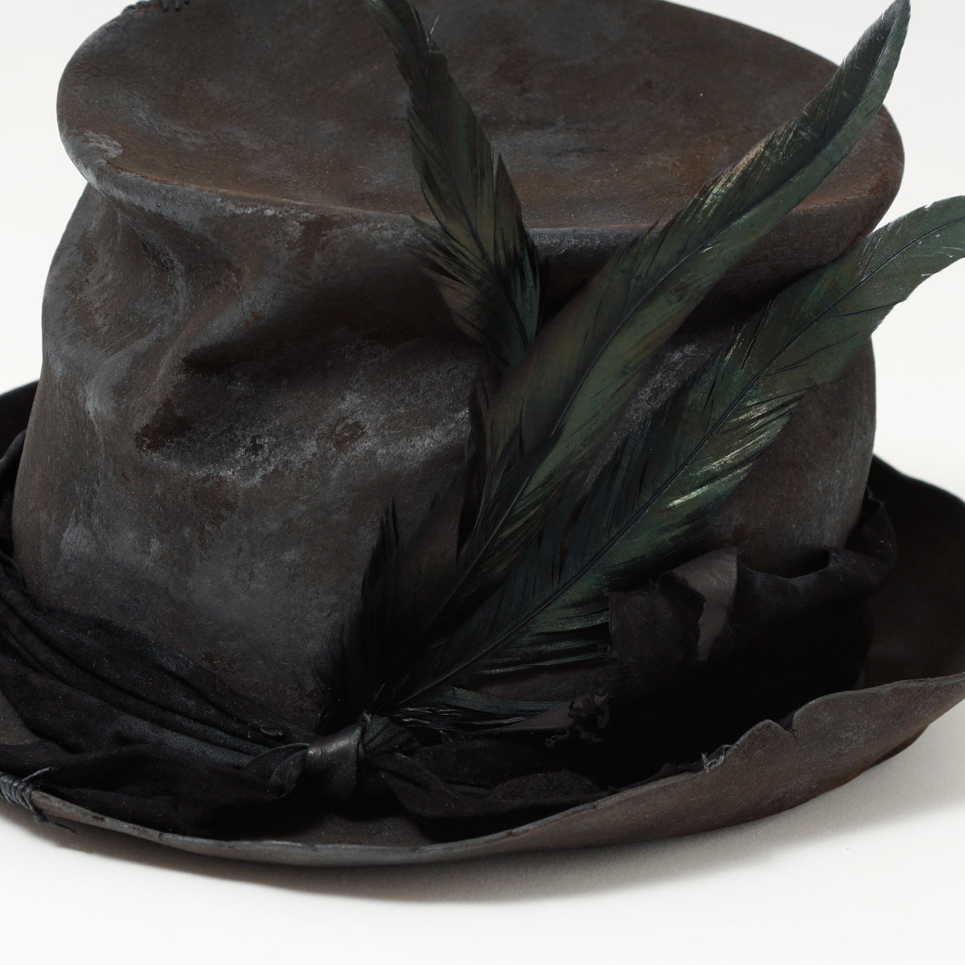 Charcoal Crow Crash Silk Hat / BLACK