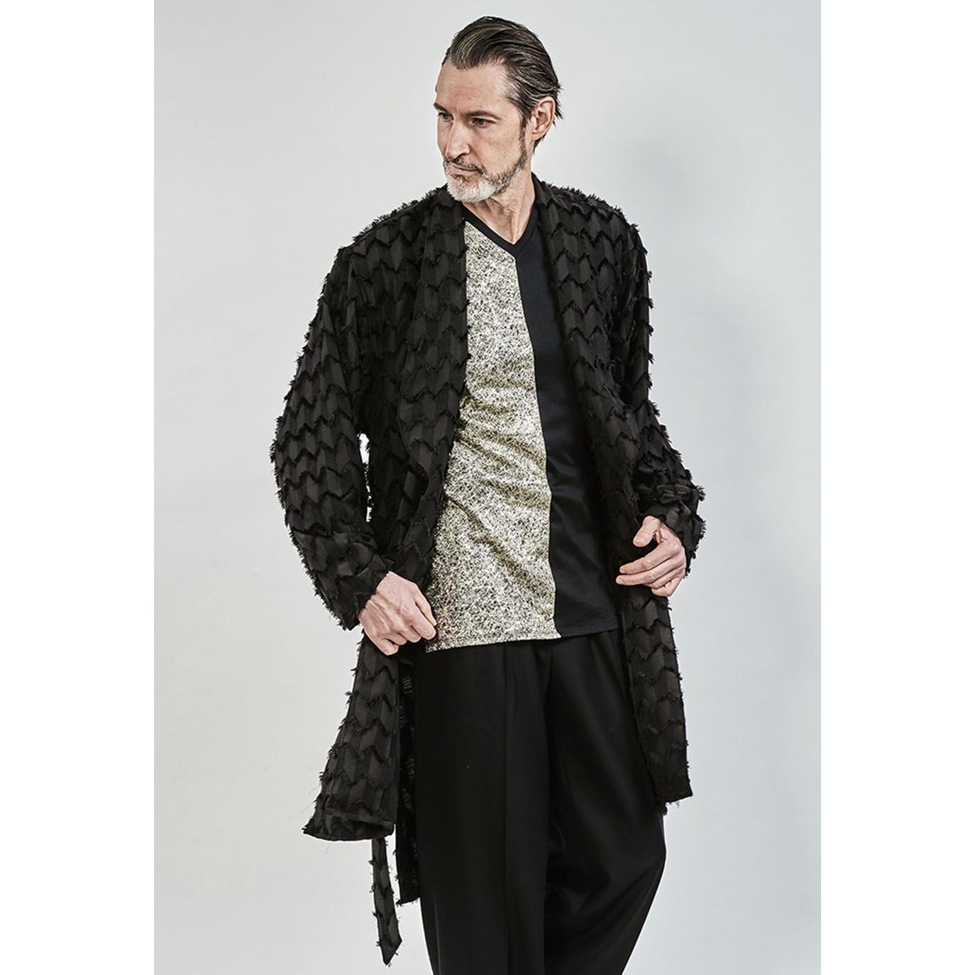 Fringe cut jacquard shawl collar shirt gown / BLACK