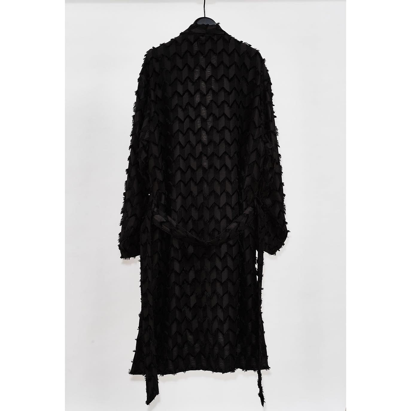 Fringe cut jacquard shawl collar shirt gown / BLACK